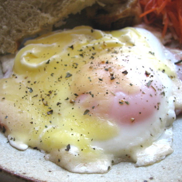 朝食にぴったり！ハムエッグの基本の作り方・レシピの画像