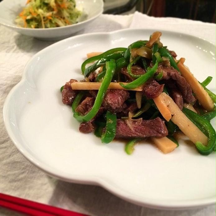 厚切りにカットされた牛ロースステーキ肉で作った青椒肉絲