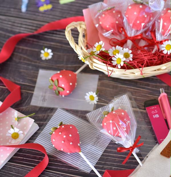 バレンタインに いちごのケーキポップス チョコペンで 可愛く美味しく見せよう 40選 参考デコ画像 作り方 Naver まとめ