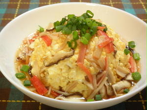 簡単なのに豪華な見た目！ふわふわ卵の「天津飯」レシピ