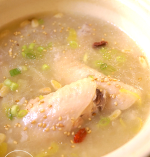 「参鶏湯」を手羽元を使ってもっと簡単に！