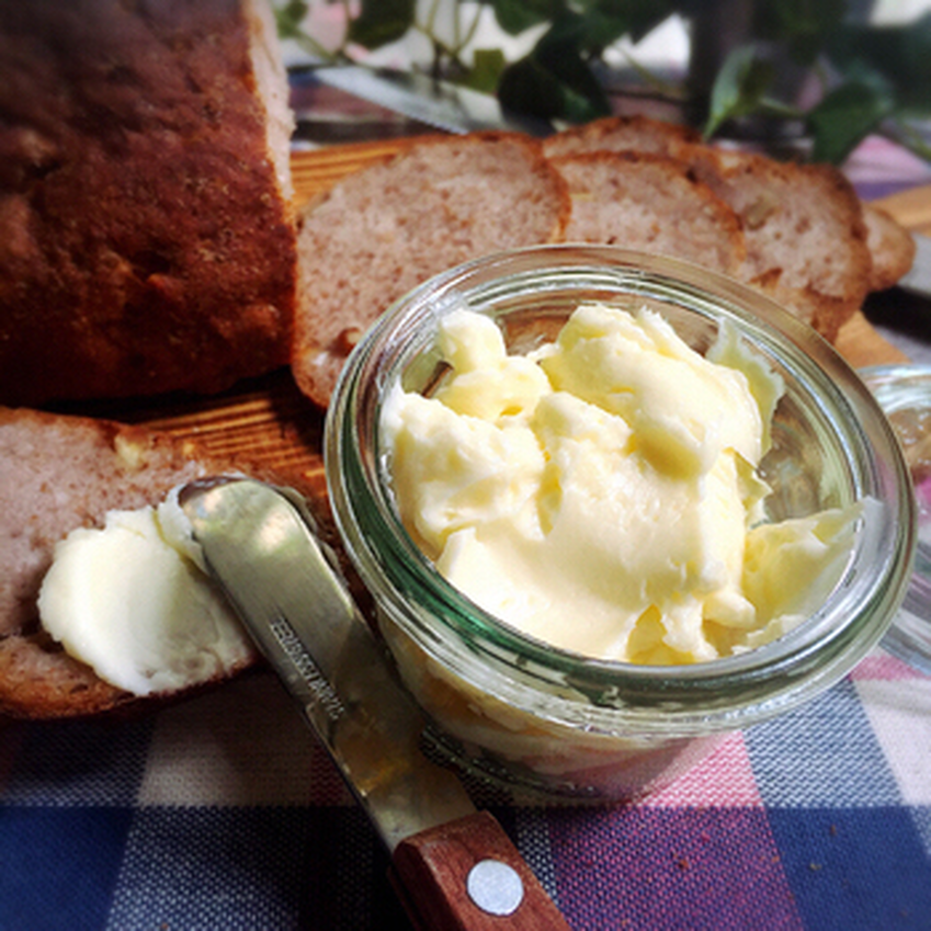 練乳とバターのおいしい出会い！簡単＆使える「練乳バター」