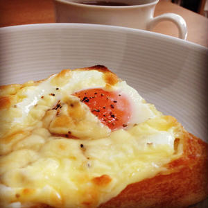 おいしくパワーチャージ♪「卵×チーズ」の簡単トースト