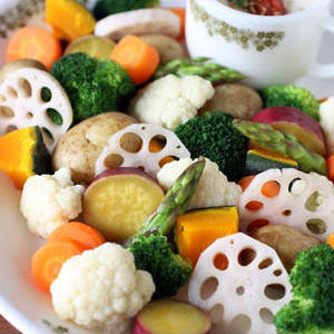 アレンジが楽しい♪いろんなソースで温野菜サラダを作ってみよう！