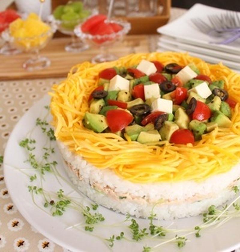 お祝いには華やかな一品を 簡単 お寿司ケーキ で食卓を豪華に くらしのアンテナ レシピブログ
