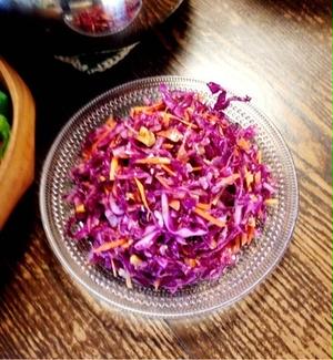 色鮮やか！パープルフードの代表野菜「紫キャベツ」のマリネレシピ
