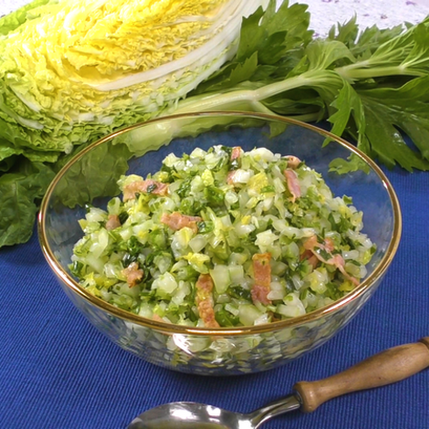 【動画レシピ】実は夏だって“白菜”が美味しい！「白菜とセルリーのベーコンコールスロー」