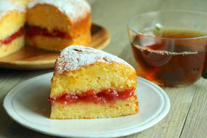 材料もレシピも超シンプルなのに、とっても上品。女王陛下の愛した「ヴィクトリアサンドケーキ」を母の日に♪