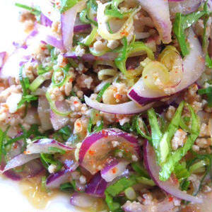 暑い季節に作ってみたい！タイ風サラダ「ラープガイ」ってどんな味？
