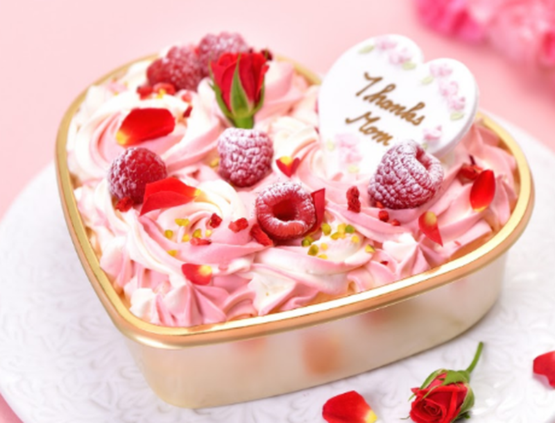 毎年大好評の母の日限定ギフト！ハート型のケーキは、バラに見立てたピンクのクリームがたっぷり♪器から直...