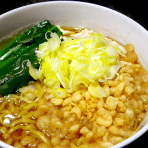 麺とスープがミスマッチ！？JR姫路駅の「日本一の立ち食いそば」はこんな味です