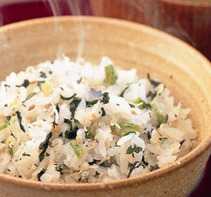 高菜、野沢菜と並び、日本3大漬菜とされる「広島菜」と、透明感のある瀬戸内のちりめんを使ったふりかけ。...