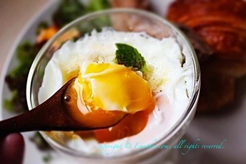 オシャレな朝食に♪レンジで作る「エッグスラット」の簡単レシピ