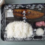 再び：【炭火焼干物弁当しんぱち食堂】