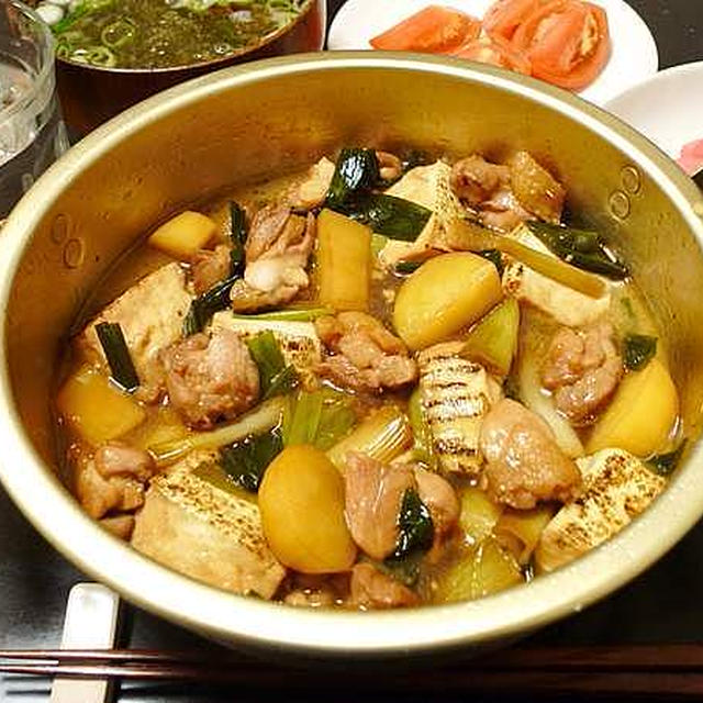 初めて作る鶏すきがうまく出来るか不安なときは、一杯飲んで景気をつけてからやるのである。