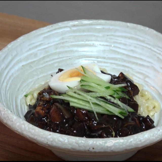 チャパゲティ　チャジャン麺　－－　インスタントラーメンが本格的ジャジャン麺に変身！