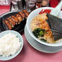醤油ピリ辛ネギラーメンの背脂変更濃いめを啜る〜半ライス・お友達追加特典クーポンギョーザ・山岡家〜