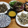 宇和海産ホータレ(カタクチイワシ)の刺し身・から揚げ・天ぷら、自家掘りタケノコの素揚げ・醤油味他