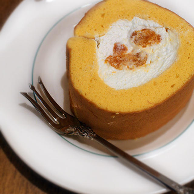 フルーツミックスロールケーキと鰤照りとキノコご飯