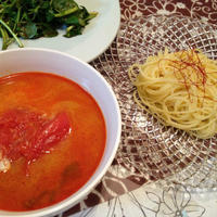 スンドゥブスープで「トマトとモッツァレラチーズのつけスパゲティ」。