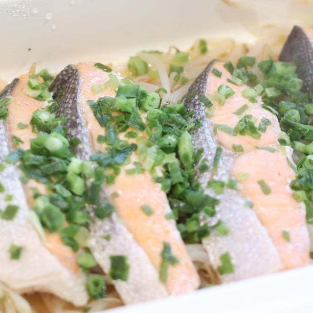 サンドイッチや鮭弁、もやしと鮭の蒸し煮など作った日カオ大体１時間内で作りました(*^^*)