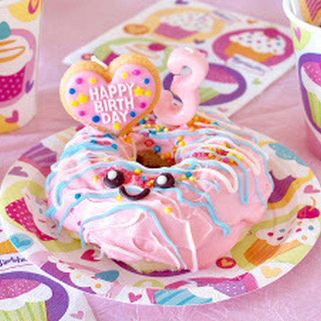 ドーナツケーキ 3歳の女の子の誕生日ケーキ 動画レシピ By オチケロンさん レシピブログ 料理ブログのレシピ満載