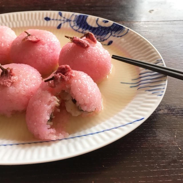 春のごはん「鯛の桜蒸し 銀あん仕立て」。