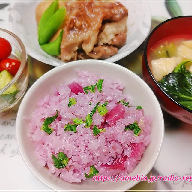 きれいで簡単♪桜色ごはん☆肉じゃがを添えて