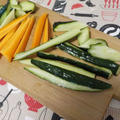 きゅうりとニンジンの野菜スティック・みそディップ