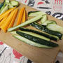きゅうりとニンジンの野菜スティック・みそディップ