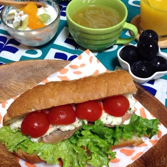 バケットサンドde朝ごはん♡この組み合わせは最高だ〜‼︎
