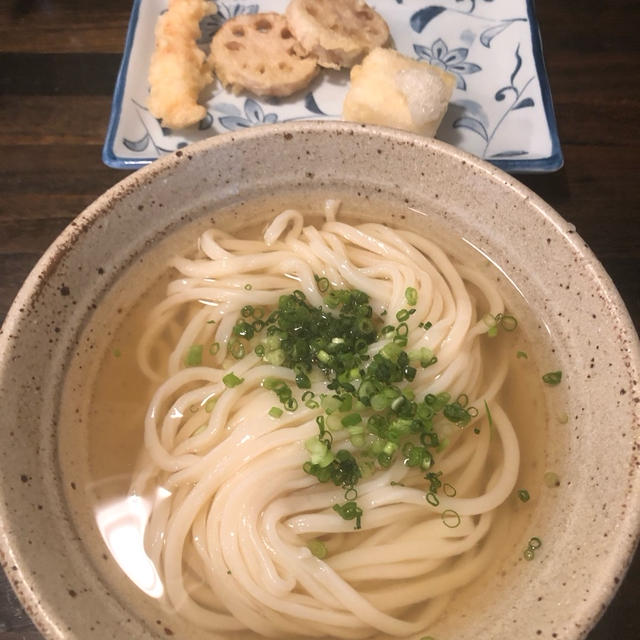 学芸大学 讃岐饂飩　恩家 昼のみ営業の讃岐うどん店　平日も人気