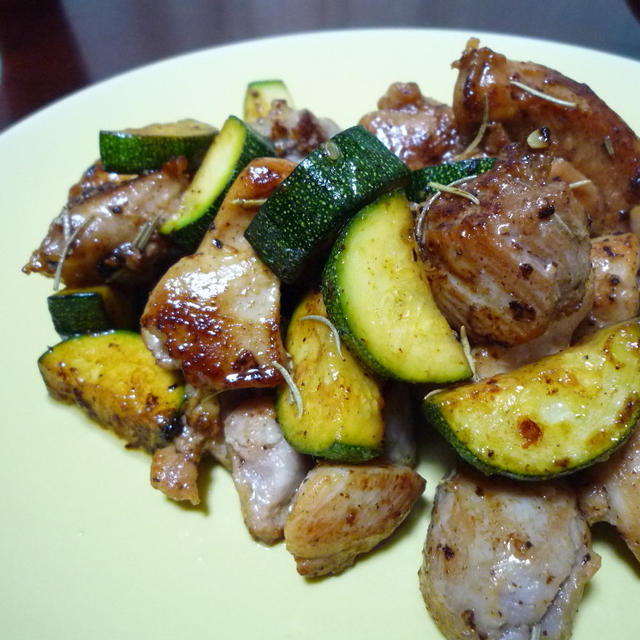 ズッキーニと鶏肉のレモンペッパーソテー