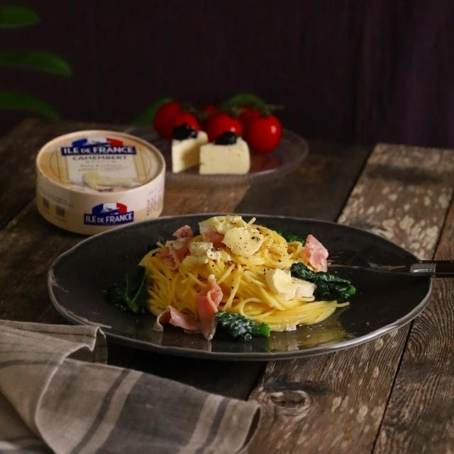 カマンベールと生ハムのパスタでランチ