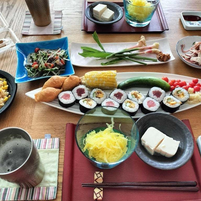 買い出し行って、キャリーオーバーのマリネとかと一緒に並べて昼から家呑み