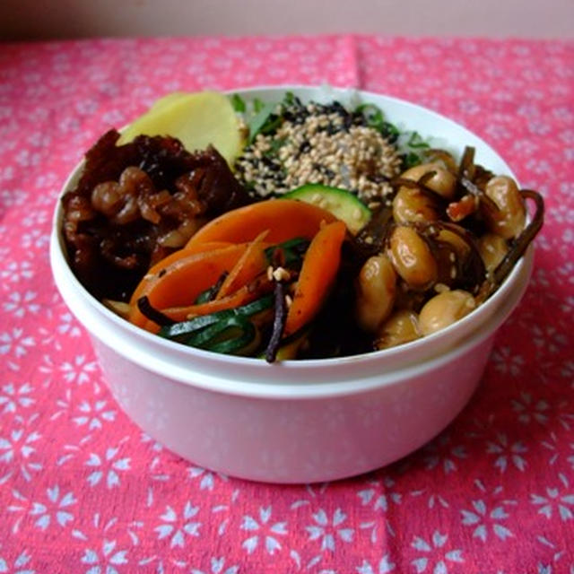 野菜昆布とお豆煮お弁当。
