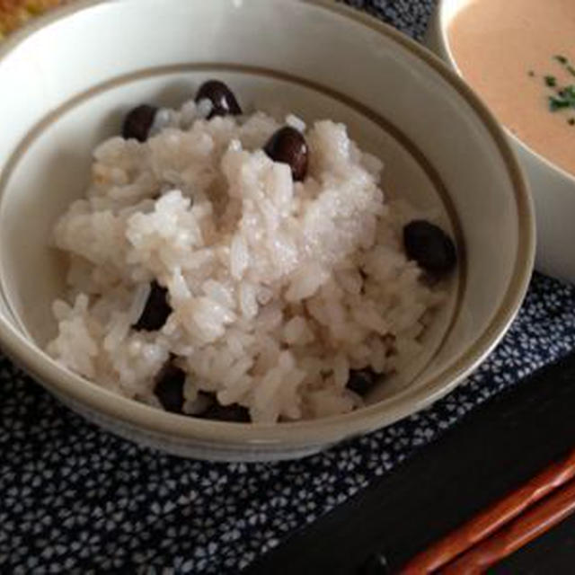 黒大豆でごはん。