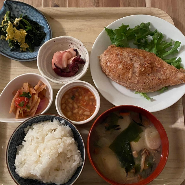 【写真でみる三行レシピ】鶏胸肉の揚げ焼きといろいろいろいろお野菜の献立