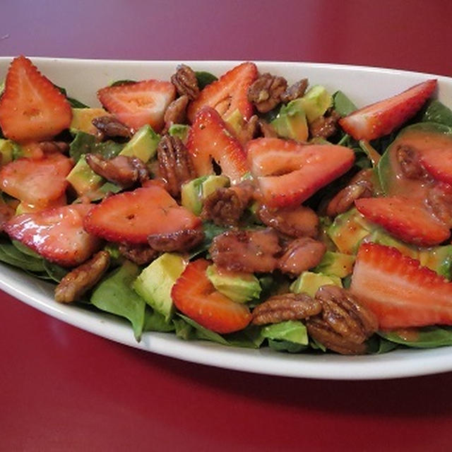 Strawberry Salad/　いちごとアボカドのほうれん草サラダ