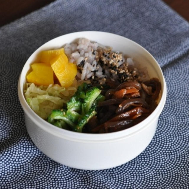 惣菜的弁当。