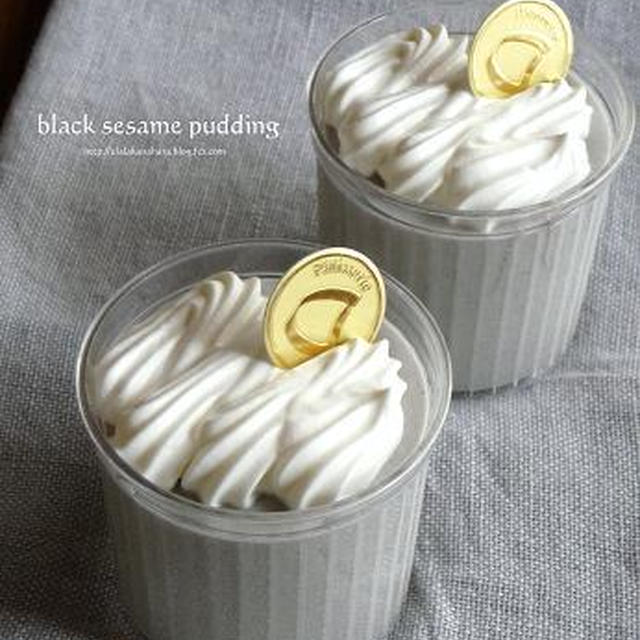 黒ごまプリンと、スコーン