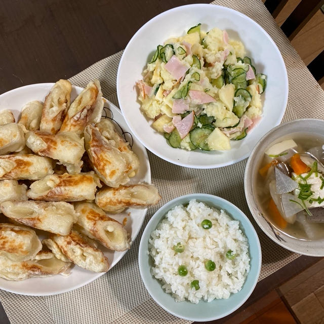 豆ご飯♪ けんちん汁♪ ちくわのチーズ揚げ♪ リンゴ入りポテトサラダ♪