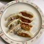 餃子は蒸し焼きあとに羽つける？