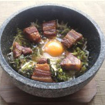 豚角煮と高菜の石焼ご飯。