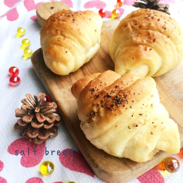 外はサクッ！中はもちっ！止まらない美味しさ♡塩パン