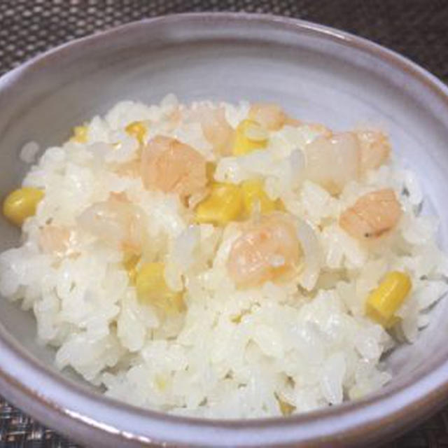 海老好き必見！海老とコーンの炊き込みご飯。最後のバターが決め手です。