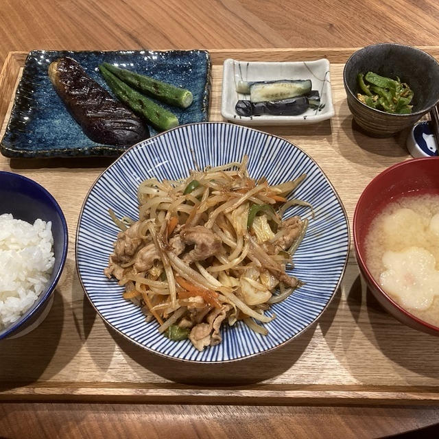 【献立】豚もやし炒め、茄子とオクラのグリル、ピーマンとツナのカレー炒め、茄子のお漬物、お麩のお味噌汁
