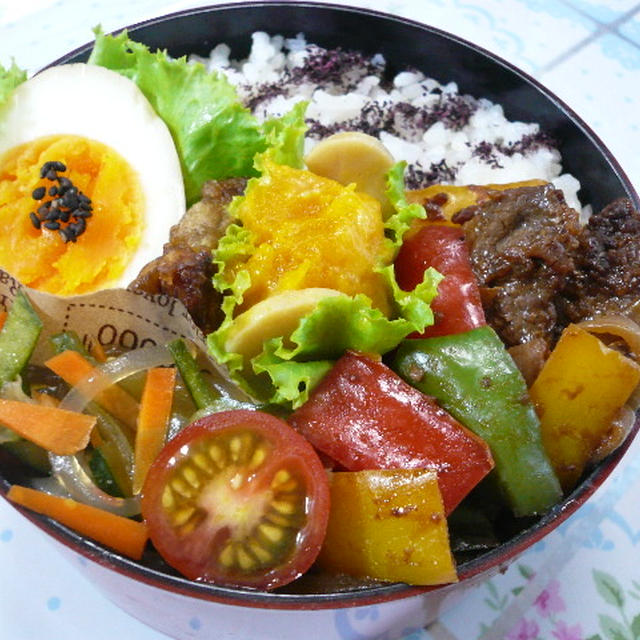 牛カルビとパプリカの醤油麹炒め弁当♪