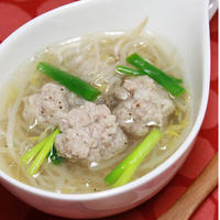 ピリ辛でもいいね！＊豚肉団子と黒もやしのスープ＊