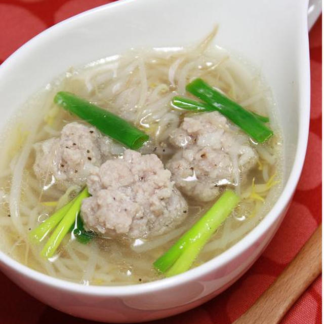 ピリ辛でもいいね！＊豚肉団子と黒もやしのスープ＊